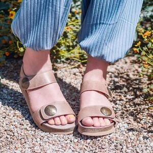 Taos Footwear Light Brown Sandals with Metallic Accents